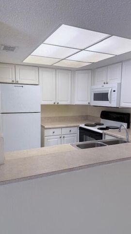 1526 SE Royal Green Cir Apt L107, Port St Lucie, FL 34952