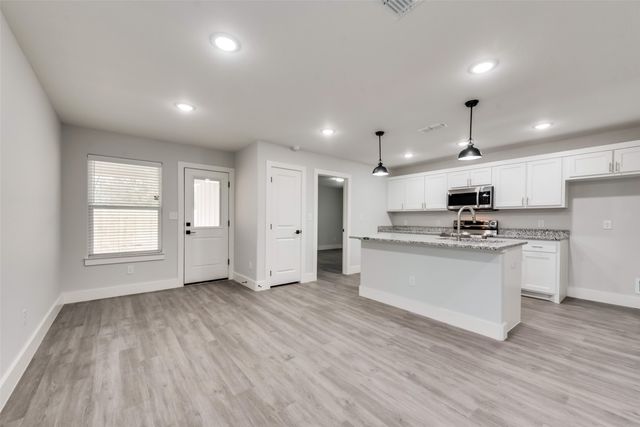 420 E 5th Street, Bonham, TX 75418