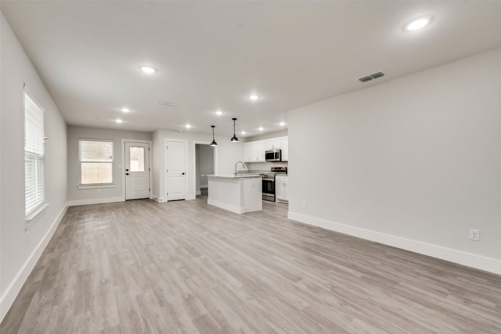 420 E 5th Street, Bonham, TX 75418