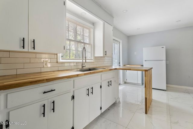 329 Pine Ridge Road, Jackson, MS 39206