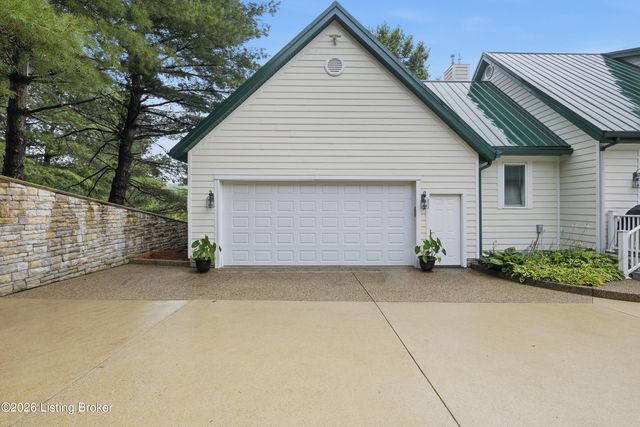 1203 E Moody Ln, Crestwood, KY 40014