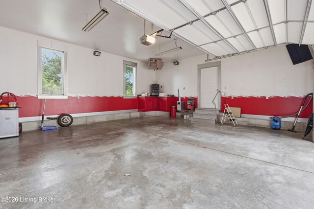 1203 E Moody Ln, Crestwood, KY 40014