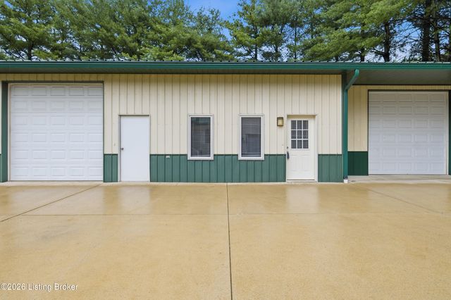 1203 E Moody Ln, Crestwood, KY 40014