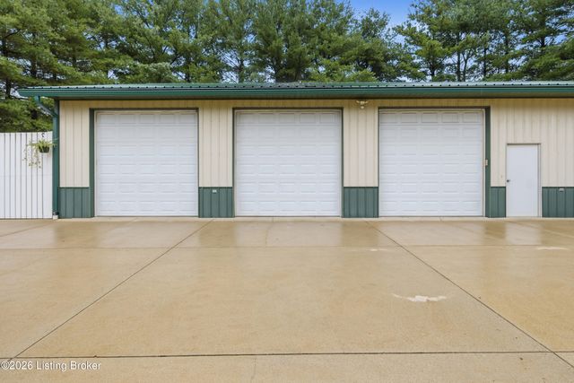 1203 E Moody Ln, Crestwood, KY 40014