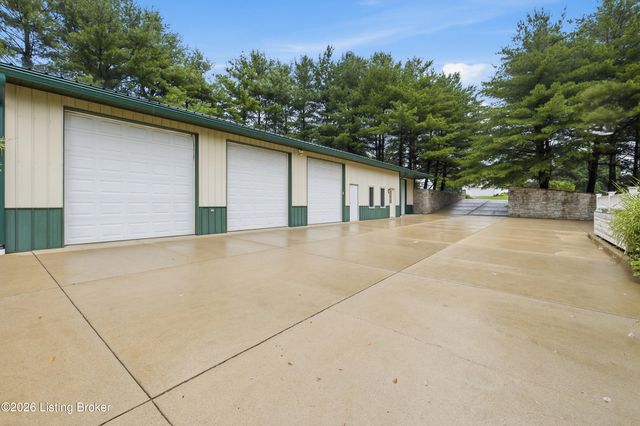 1203 E Moody Ln, Crestwood, KY 40014