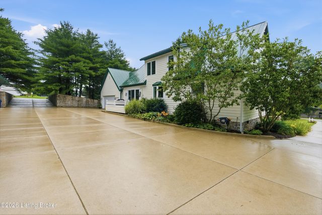 1203 E Moody Ln, Crestwood, KY 40014