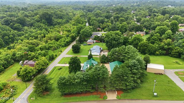 1203 E Moody Ln, Crestwood, KY 40014