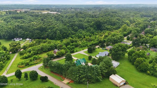1203 E Moody Ln, Crestwood, KY 40014