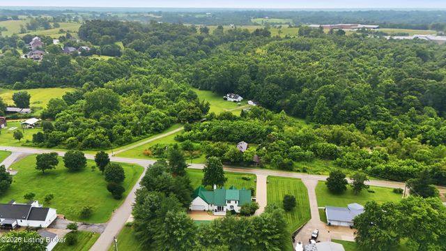 1203 E Moody Ln, Crestwood, KY 40014