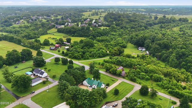 1203 E Moody Ln, Crestwood, KY 40014