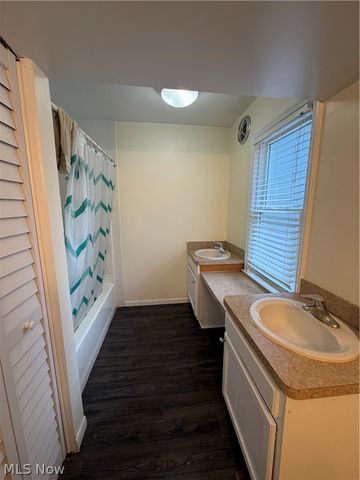 1703 E 300th Street, Wickliffe, OH 44092