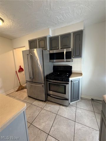 1703 E 300th Street, Wickliffe, OH 44092
