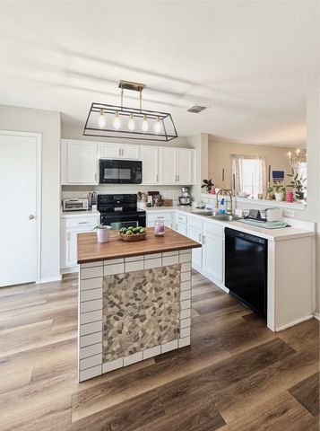 329 Wolf Mountain Lane, Fort Worth, TX 76140