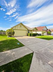329 Wolf Mountain Lane, Fort Worth, TX 76140