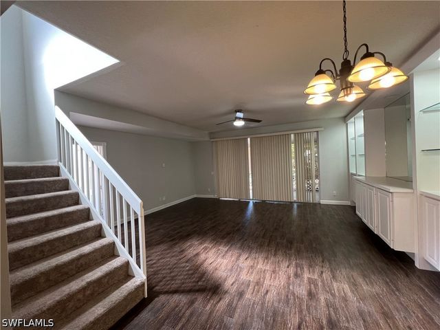 5365 Cove CIR 125, Naples, FL 34119