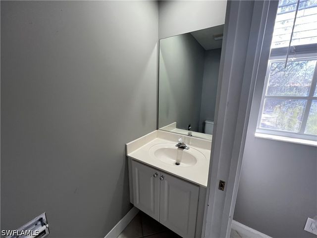 5365 Cove CIR 125, Naples, FL 34119