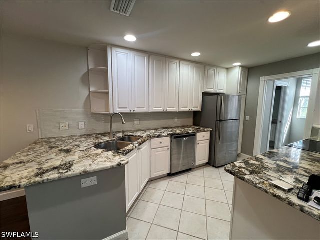 5365 Cove CIR 125, Naples, FL 34119