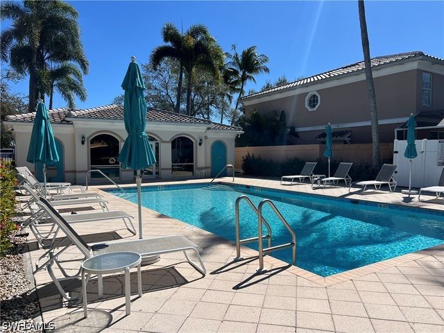 5365 Cove CIR 125, Naples, FL 34119