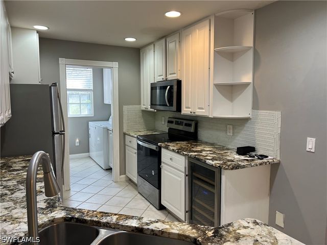 5365 Cove CIR 125, Naples, FL 34119