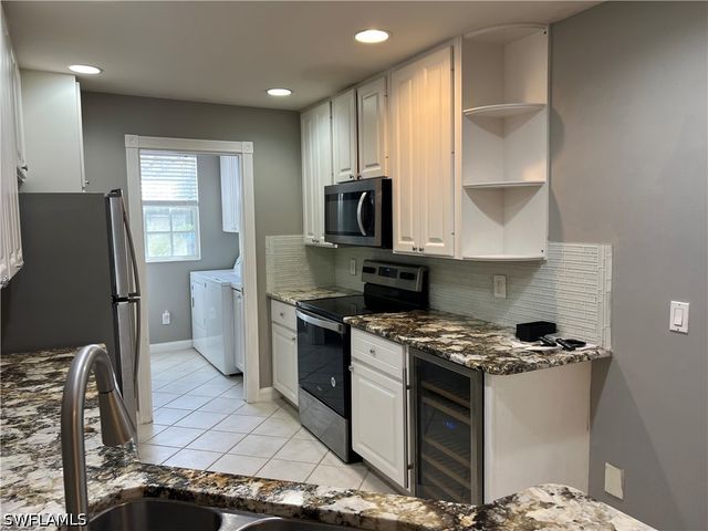 5365 Cove CIR 125, Naples, FL 34119