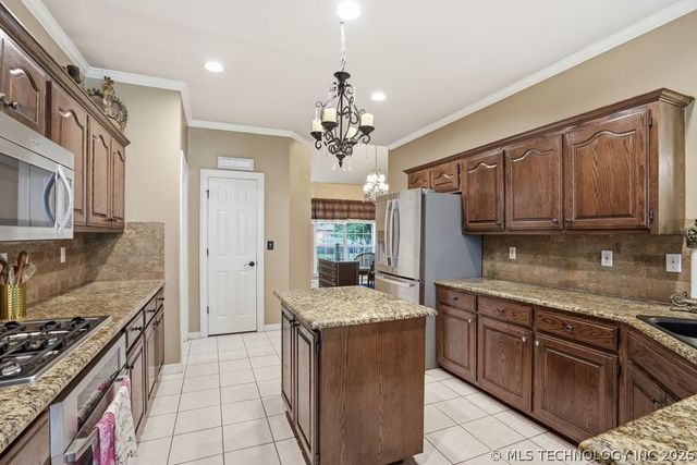 8702 N 140th Terrace, Owasso, OK 74055