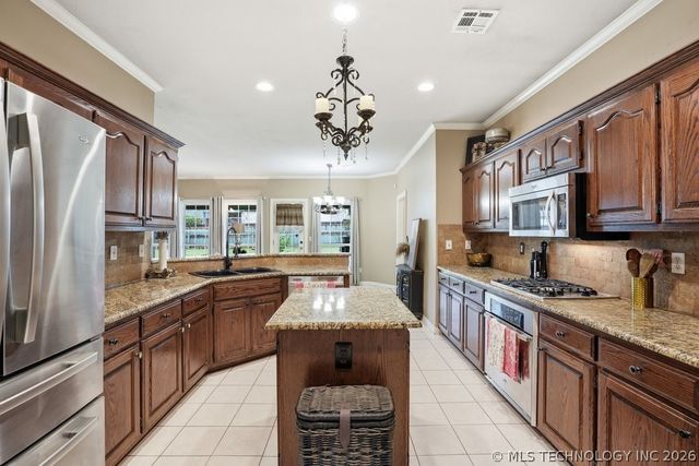 8702 N 140th Terrace, Owasso, OK 74055