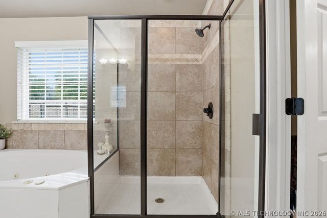 8702 N 140th Terrace, Owasso, OK 74055