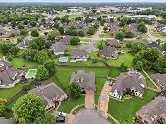 8702 N 140th Terrace, Owasso, OK 74055