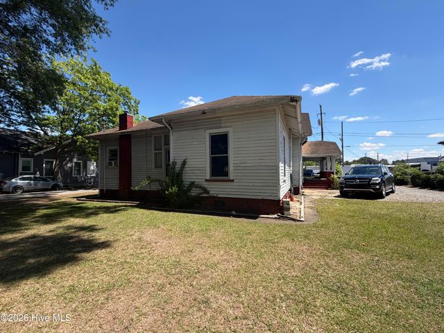 209 N Pollock Street, Selma, NC 27576