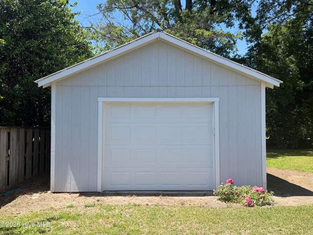 209 N Pollock Street, Selma, NC 27576