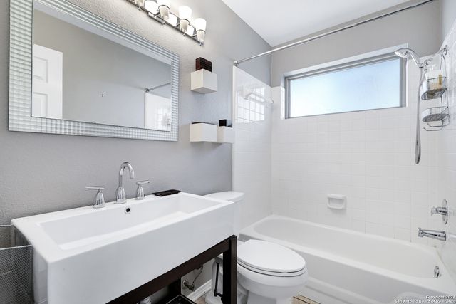 9511 BONNY BRG, San Antonio, TX 78240
