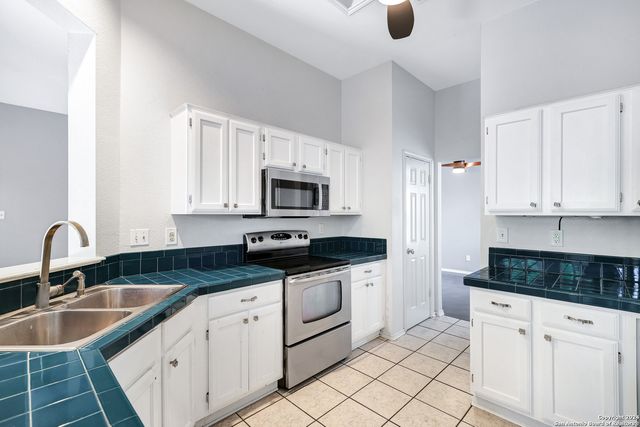 9511 BONNY BRG, San Antonio, TX 78240