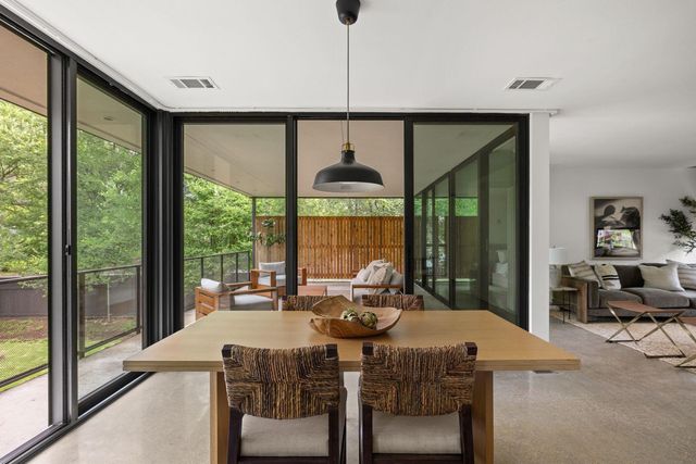 9400 Shady Oaks DR, Austin, TX 78729