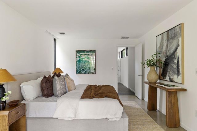 9400 Shady Oaks DR, Austin, TX 78729