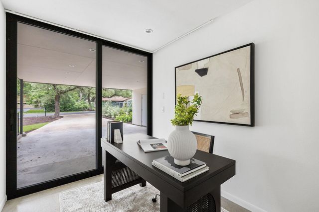 9400 Shady Oaks DR, Austin, TX 78729