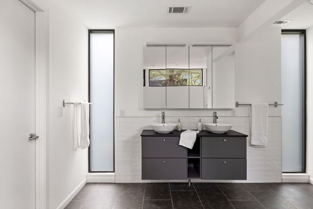 9400 Shady Oaks DR, Austin, TX 78729