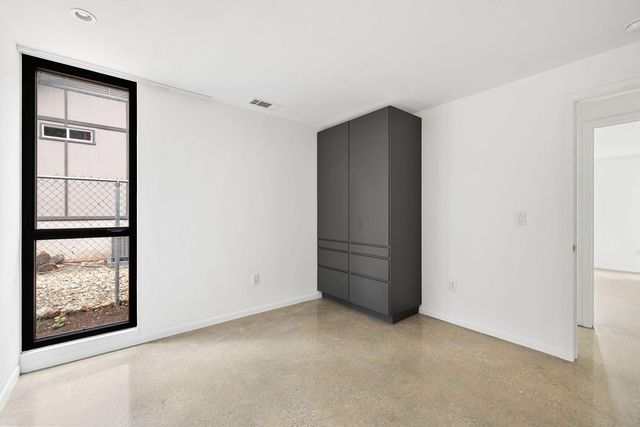 9400 Shady Oaks DR, Austin, TX 78729