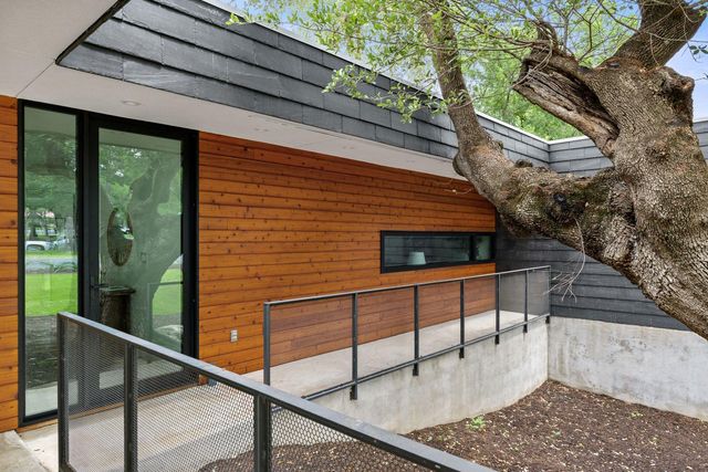 9400 Shady Oaks DR, Austin, TX 78729