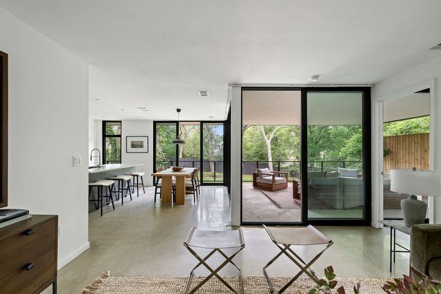 9400 Shady Oaks DR, Austin, TX 78729