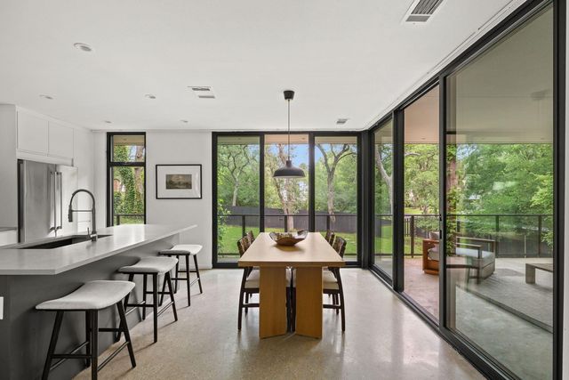 9400 Shady Oaks DR, Austin, TX 78729