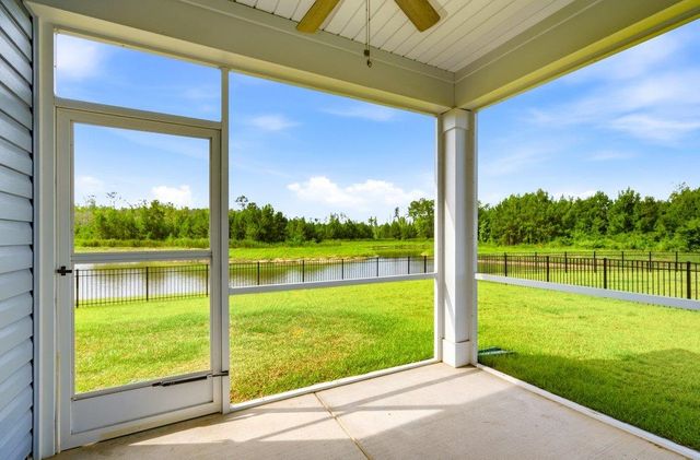 210 Carver Willow Dr., Loris, SC 29569