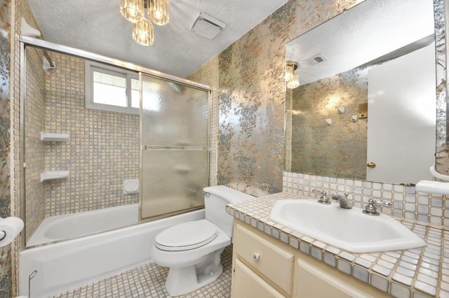 10522 Gulfstream Lane, Sugar Land, TX 77498