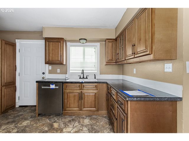 3025 MAPLE St, Longview, WA 98632