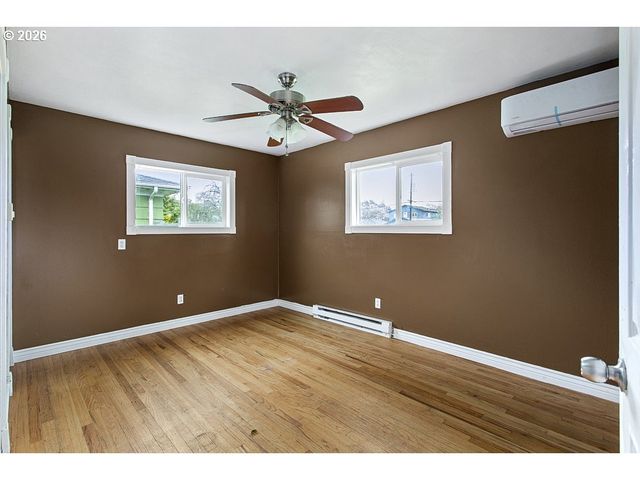 3025 MAPLE St, Longview, WA 98632