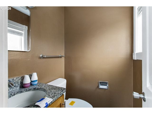 3025 MAPLE St, Longview, WA 98632