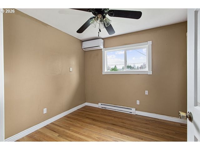 3025 MAPLE St, Longview, WA 98632