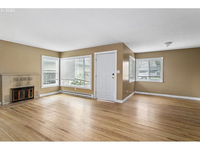 3025 MAPLE St, Longview, WA 98632