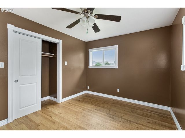 3025 MAPLE St, Longview, WA 98632