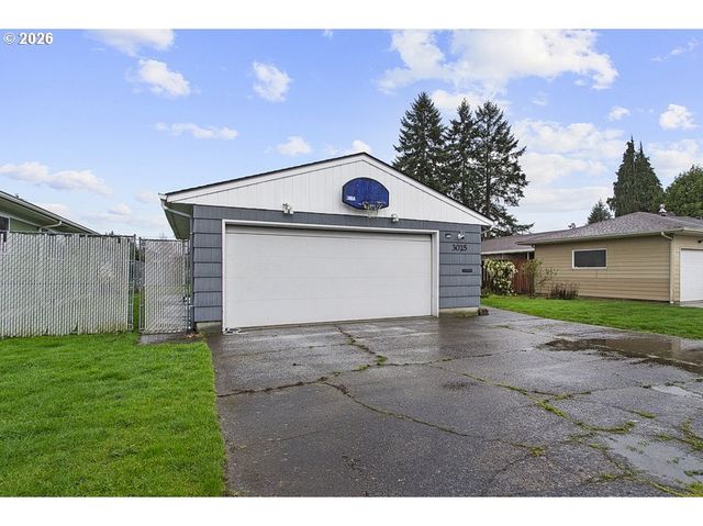3025 MAPLE St, Longview, WA 98632