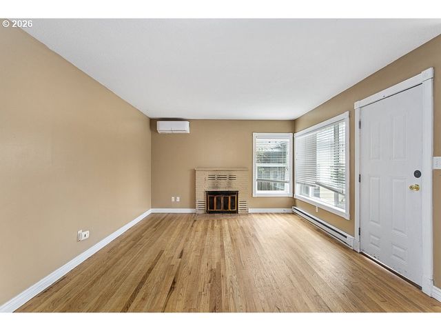 3025 MAPLE St, Longview, WA 98632